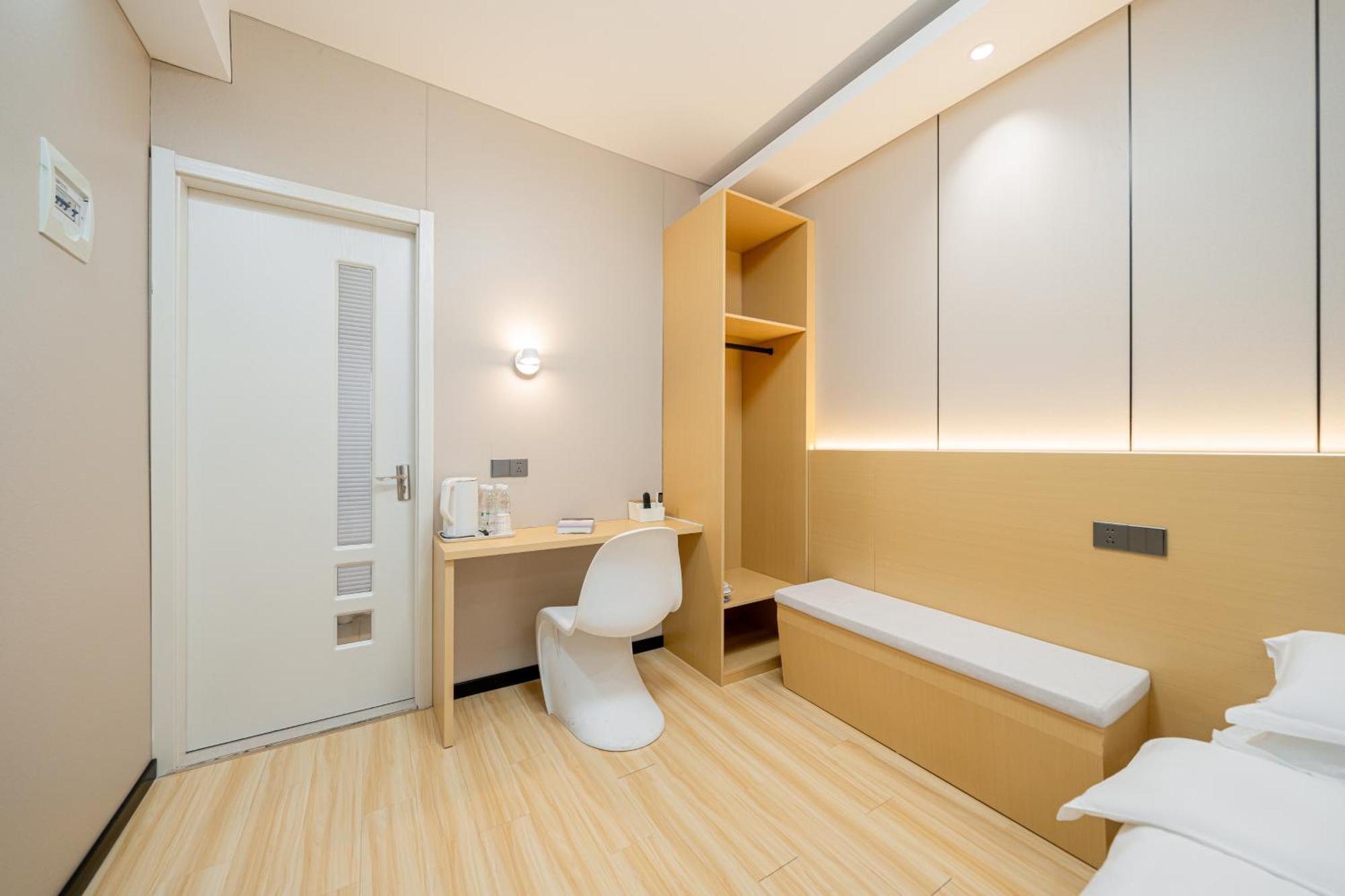Lanfeng Intelligent Light - Branch Hotel 3*